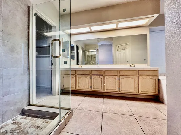 $2,650 | 8420 Airmont Court, Las Vegas, NV 89128