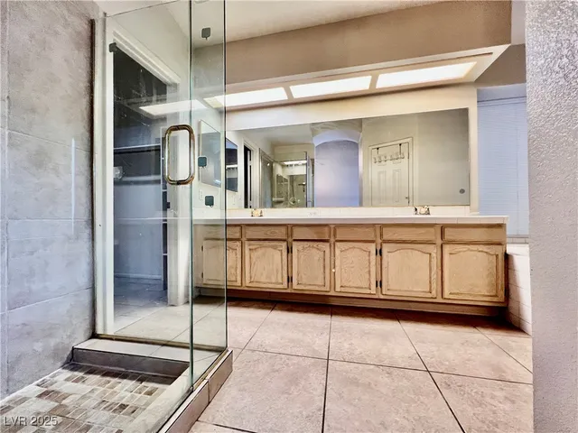 $2,650 | 8420 Airmont Court, Las Vegas, NV 89128