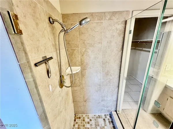 $2,650 | 8420 Airmont Court, Las Vegas, NV 89128