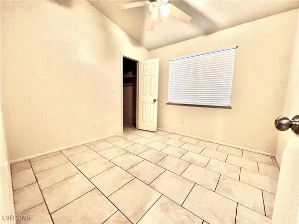 $2,650 | 8420 Airmont Court, Las Vegas, NV 89128