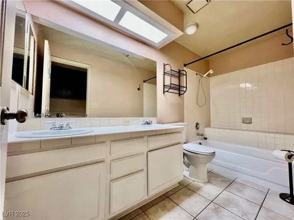 $2,650 | 8420 Airmont Court, Las Vegas, NV 89128