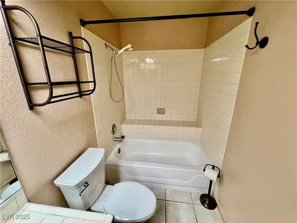 $2,650 | 8420 Airmont Court, Las Vegas, NV 89128