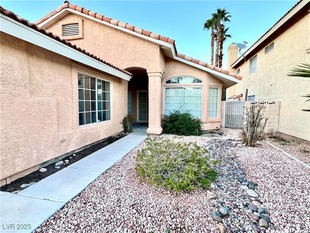 $2,650 | 8420 Airmont Court, Las Vegas, NV 89128