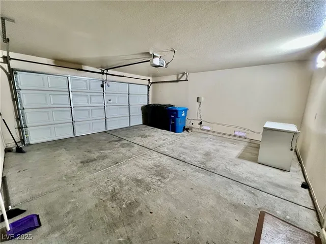 $2,650 | 8420 Airmont Court, Las Vegas, NV 89128