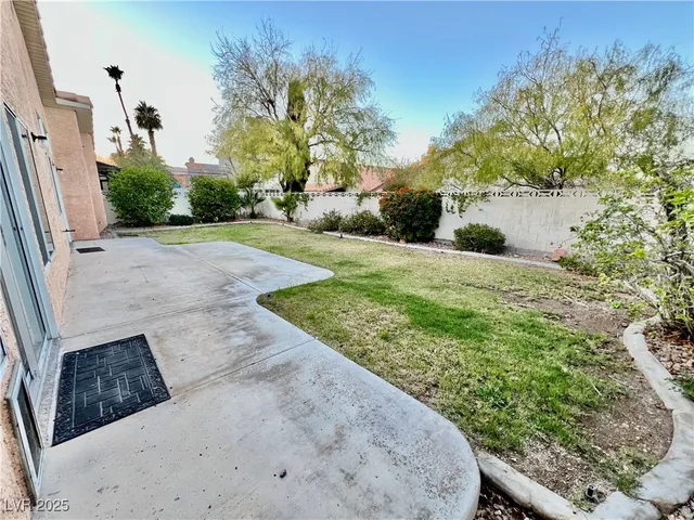 $2,650 | 8420 Airmont Court, Las Vegas, NV 89128