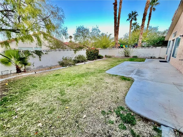 $2,650 | 8420 Airmont Court, Las Vegas, NV 89128
