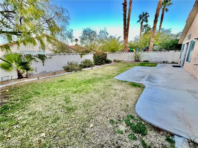 $2,650 | 8420 Airmont Court, Las Vegas, NV 89128