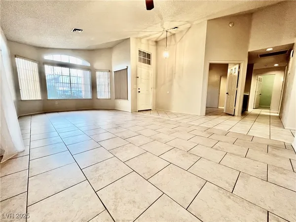 $2,650 | 8420 Airmont Court, Las Vegas, NV 89128