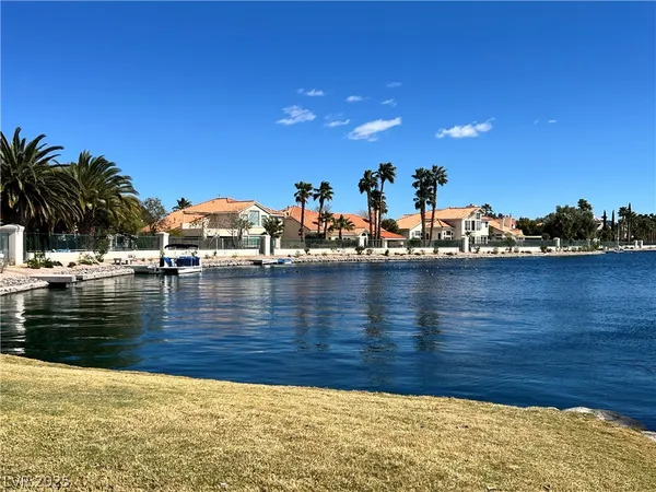 $2,650 | 8420 Airmont Court, Las Vegas, NV 89128