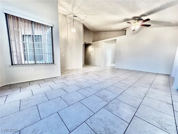 $2,650 | 8420 Airmont Court, Las Vegas, NV 89128