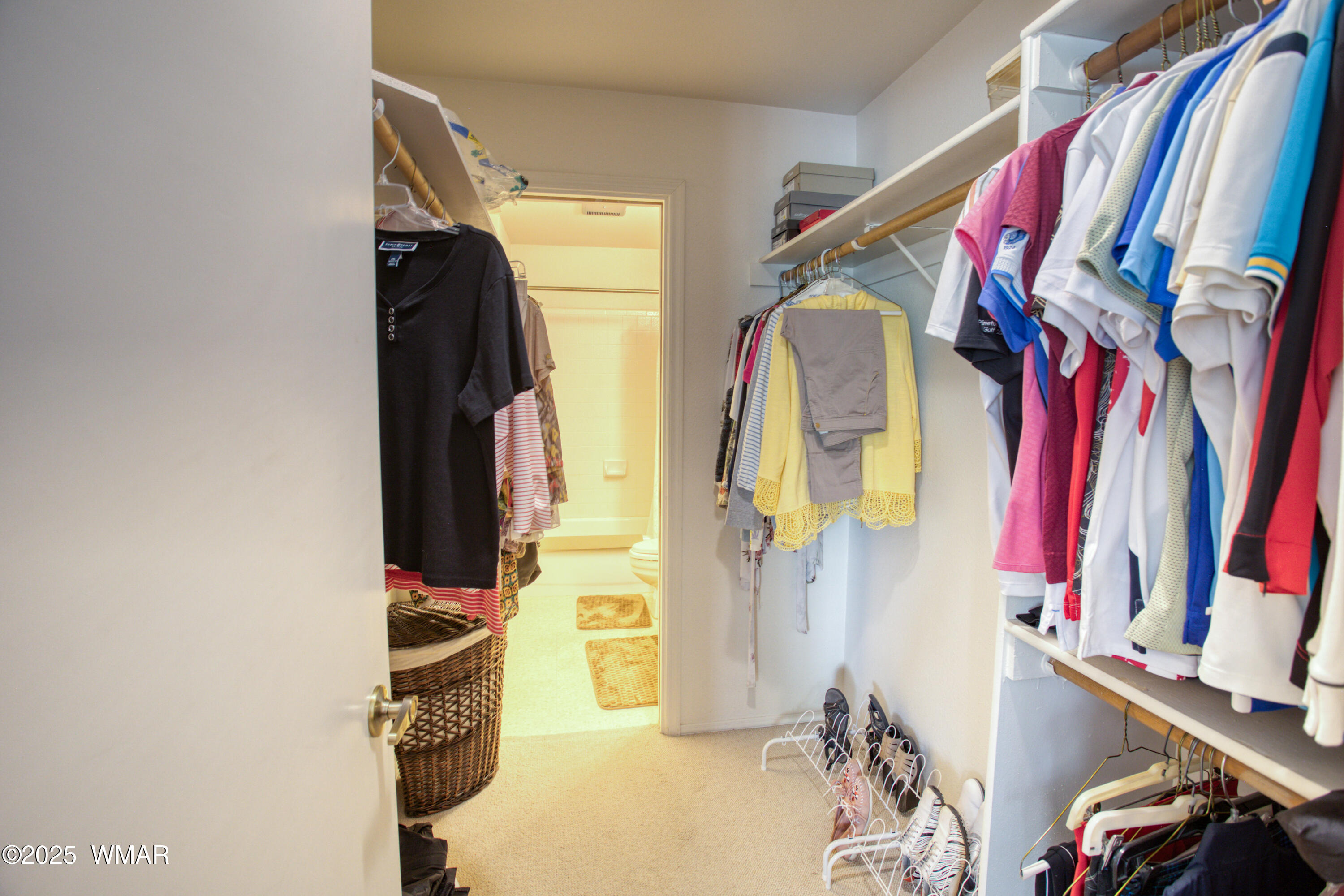 2836 Oak Circle Pinetop, AZ 85935 - Photo 19 of 35 Walk-in closet with access to full bath