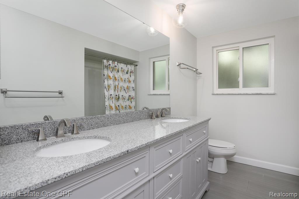 724 South Rosedale Court Grosse Pointe Woods, MI 48080 - Photo 22 of 31