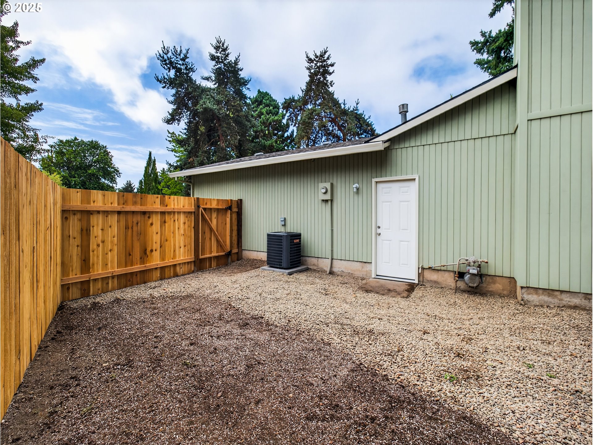 12945 Southwest Hackamore Court Beaverton, OR 97008 - Photo 35 of 48 a backyard of a house