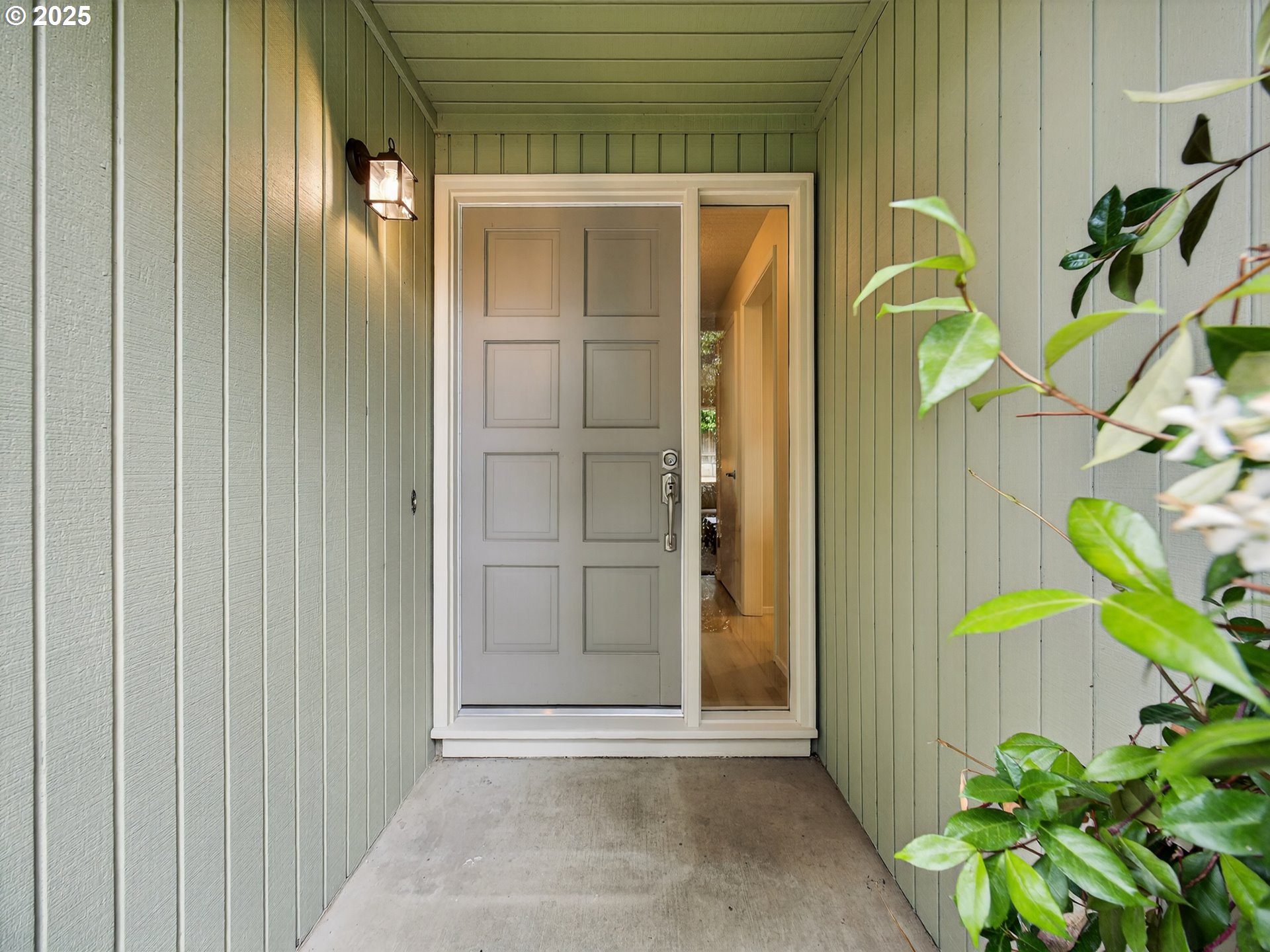 12945 Southwest Hackamore Court Beaverton, OR 97008 - Photo 5 of 48 a view of entryway door