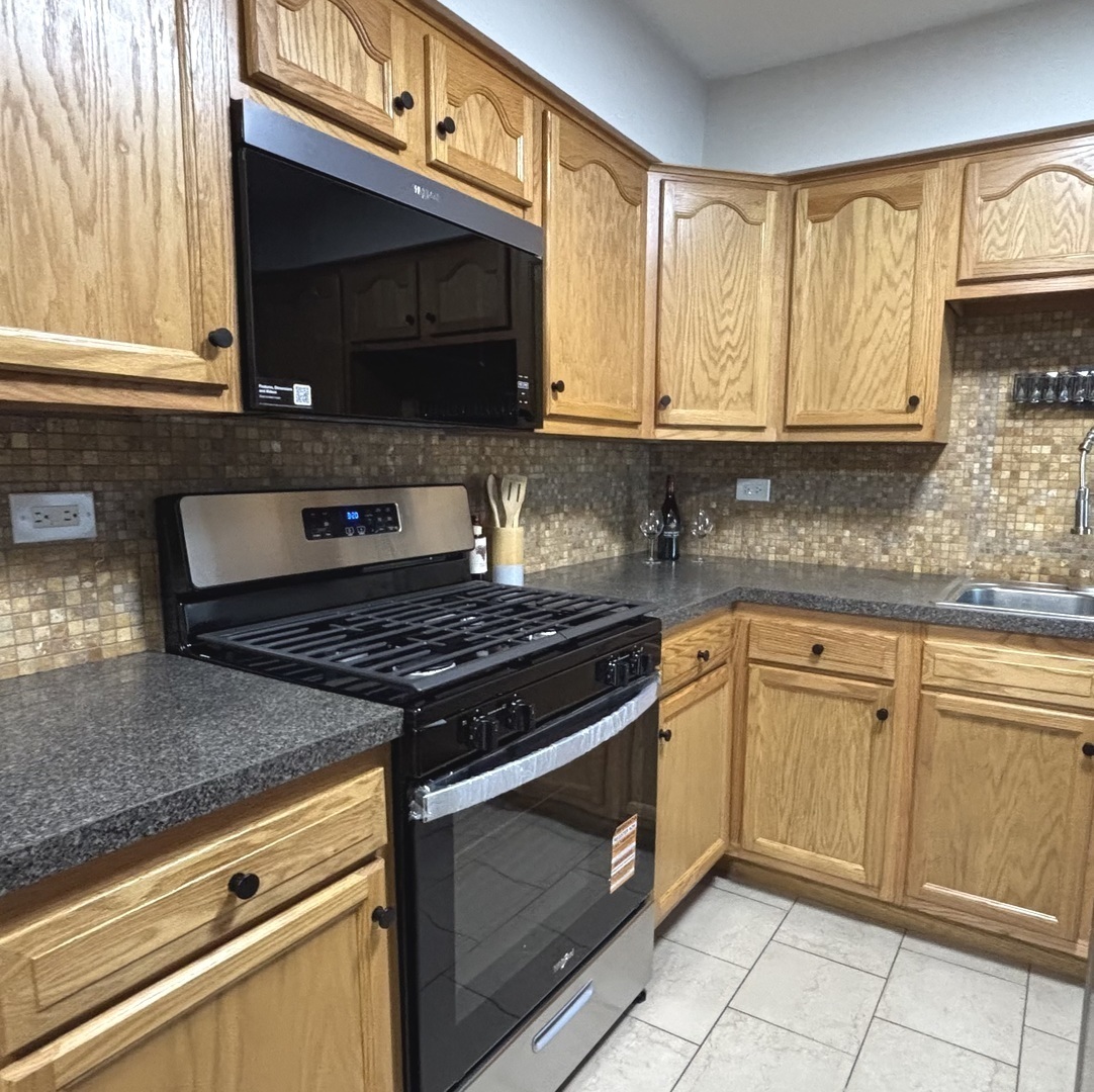 10437 Natoma Avenue, Unit 4 Chicago Ridge, IL 60415 - Photo 3 of 14 Gallery Image 3