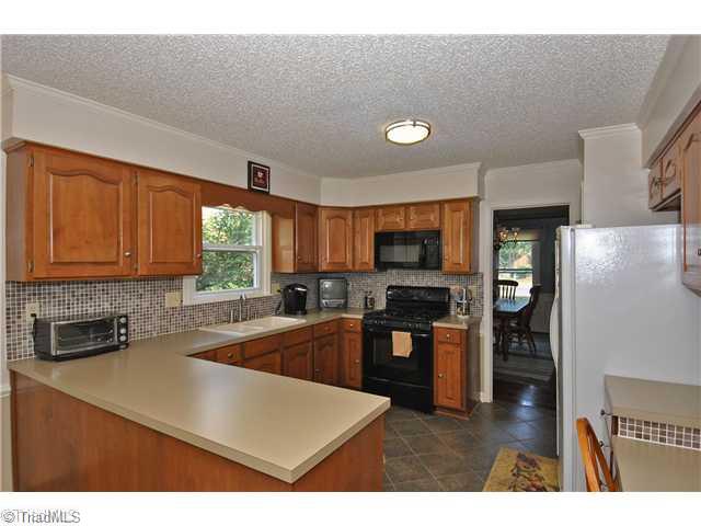 4116 Hawksmoore Road Winston-Salem, NC 27106 - Photo 4 of 16 Kitchen.