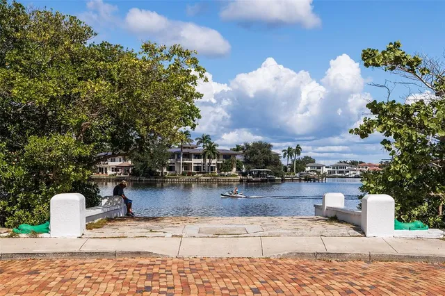 $5,950,000 | 2400 Coffee Pot Boulevard Northeast, St. Petersburg, FL 33704