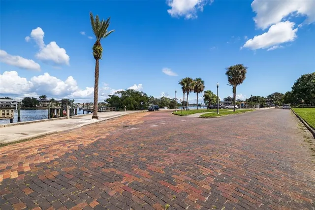 $5,950,000 | 2400 Coffee Pot Boulevard Northeast, St. Petersburg, FL 33704