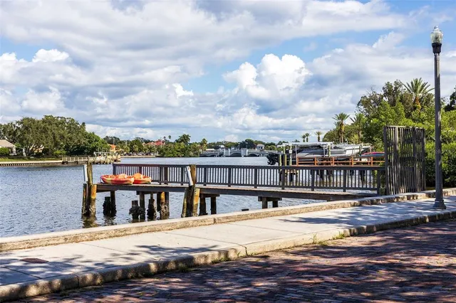 $5,950,000 | 2400 Coffee Pot Boulevard Northeast, St. Petersburg, FL 33704