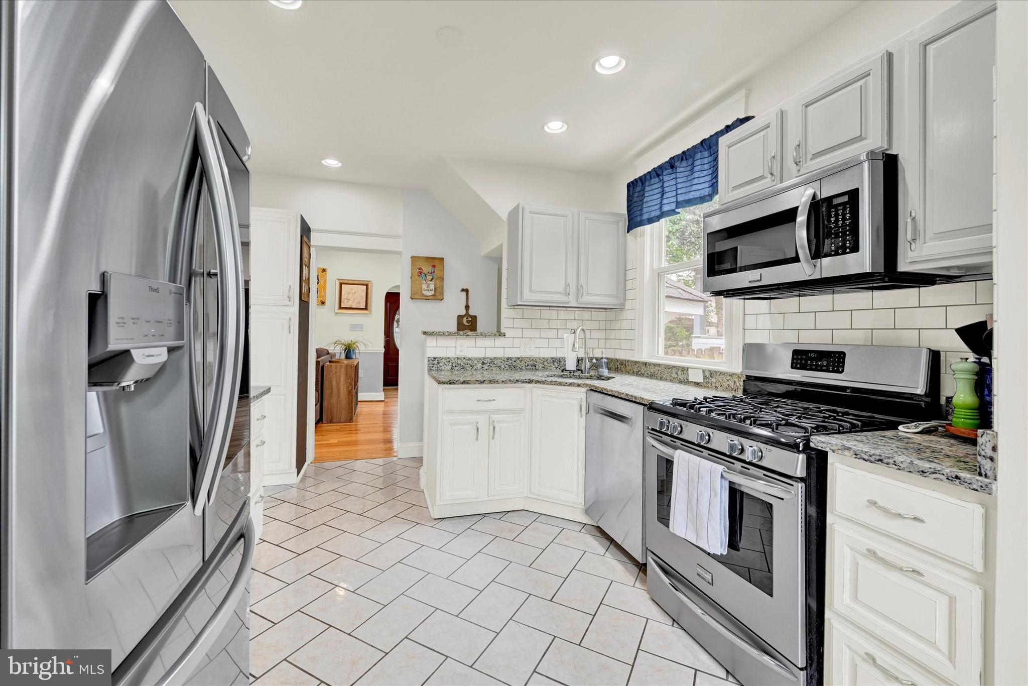 1012 Overbrook Road Baltimore, MD 21239 - Photo 10 of 45 View from kitchen to entry.