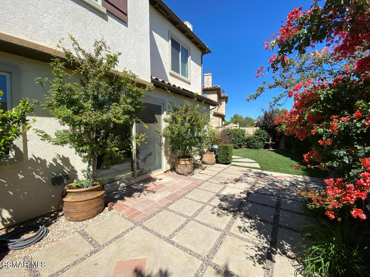 6770 Bountiful Lane Moorpark, CA 93021 - Photo 3 of 17 a view of a back yard of the house