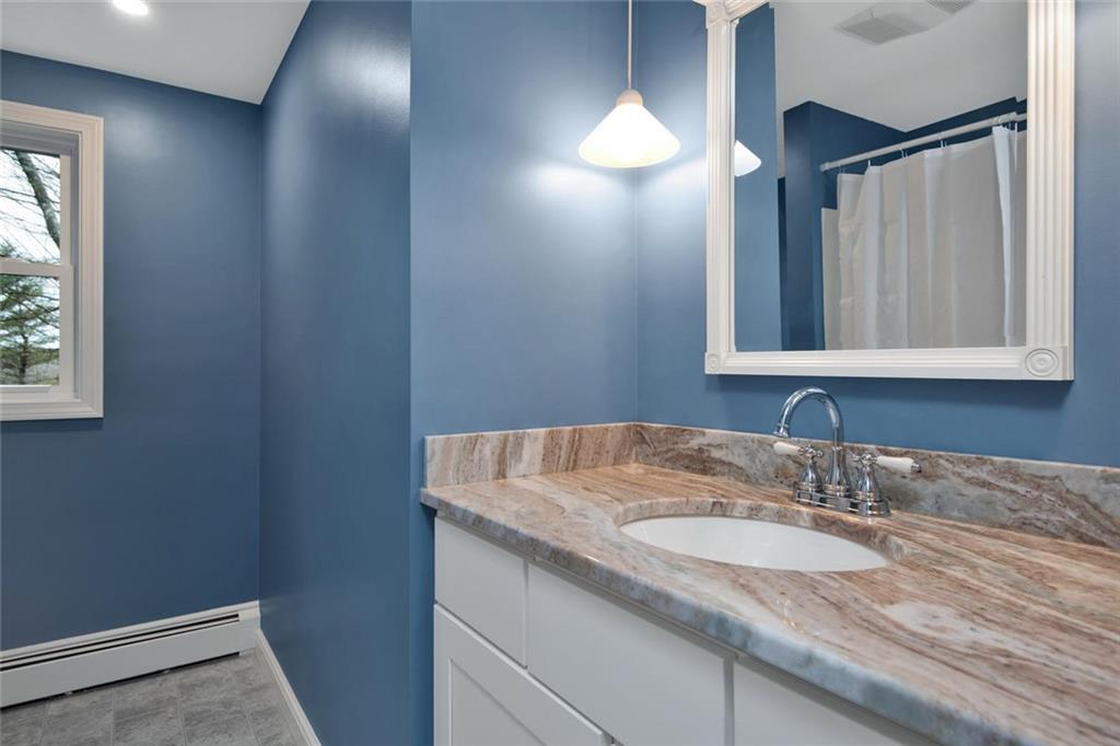 23 Carriage Road Cumberland Foreside, ME 04110 - Photo 11 of 28 Full bath