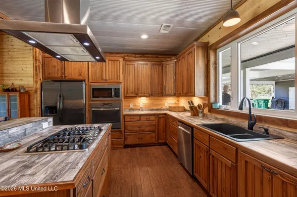 $699,900 | 28000 Eugene E Ladner Road, Perkinston, MS 39573