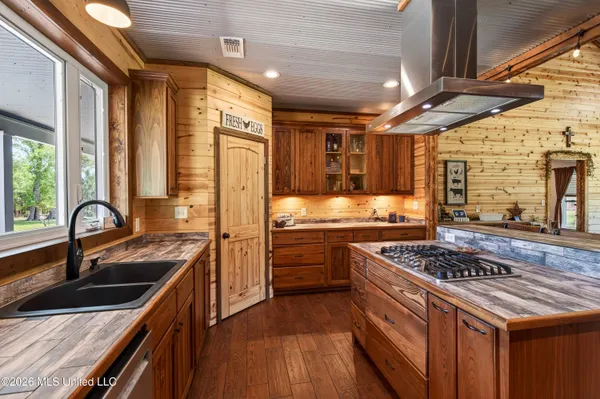 $699,900 | 28000 Eugene E Ladner Road, Perkinston, MS 39573