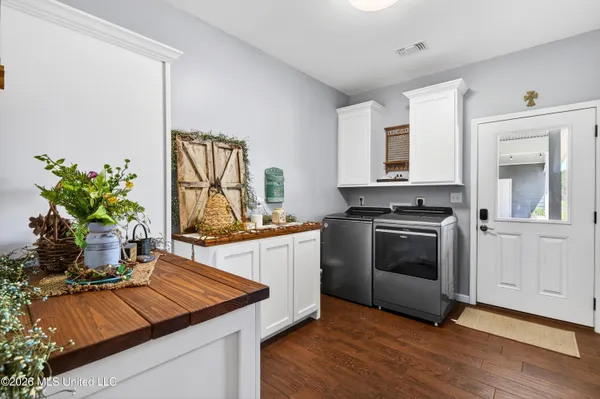 $699,900 | 28000 Eugene E Ladner Road, Perkinston, MS 39573