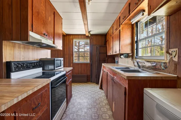 $699,900 | 28000 Eugene E Ladner Road, Perkinston, MS 39573