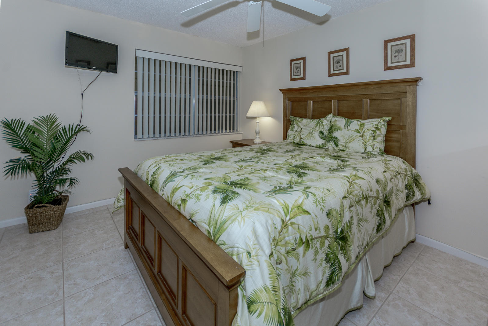 1100 Surf Road, Unit 211 Singer Island, FL 33404 - Photo 12 of 30 guest bedroom