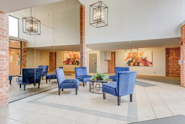 $184,900 | 1605 East Central Road, Unit 111B, Arlington Heights, IL 60005