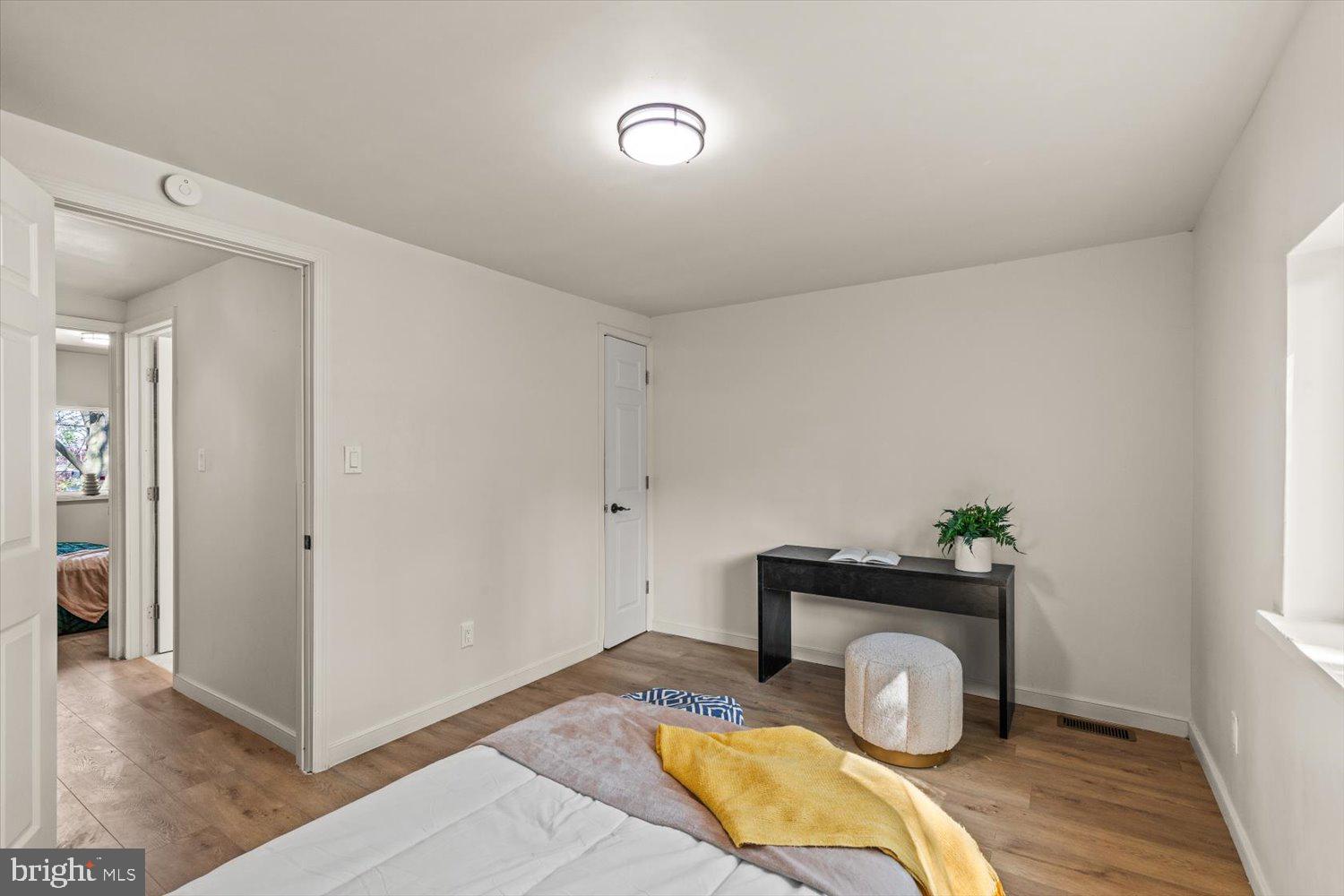 414 Fairview Avenue Lancaster, PA 17603 - Photo 20 of 29 a bed room with a bed and a fish tank