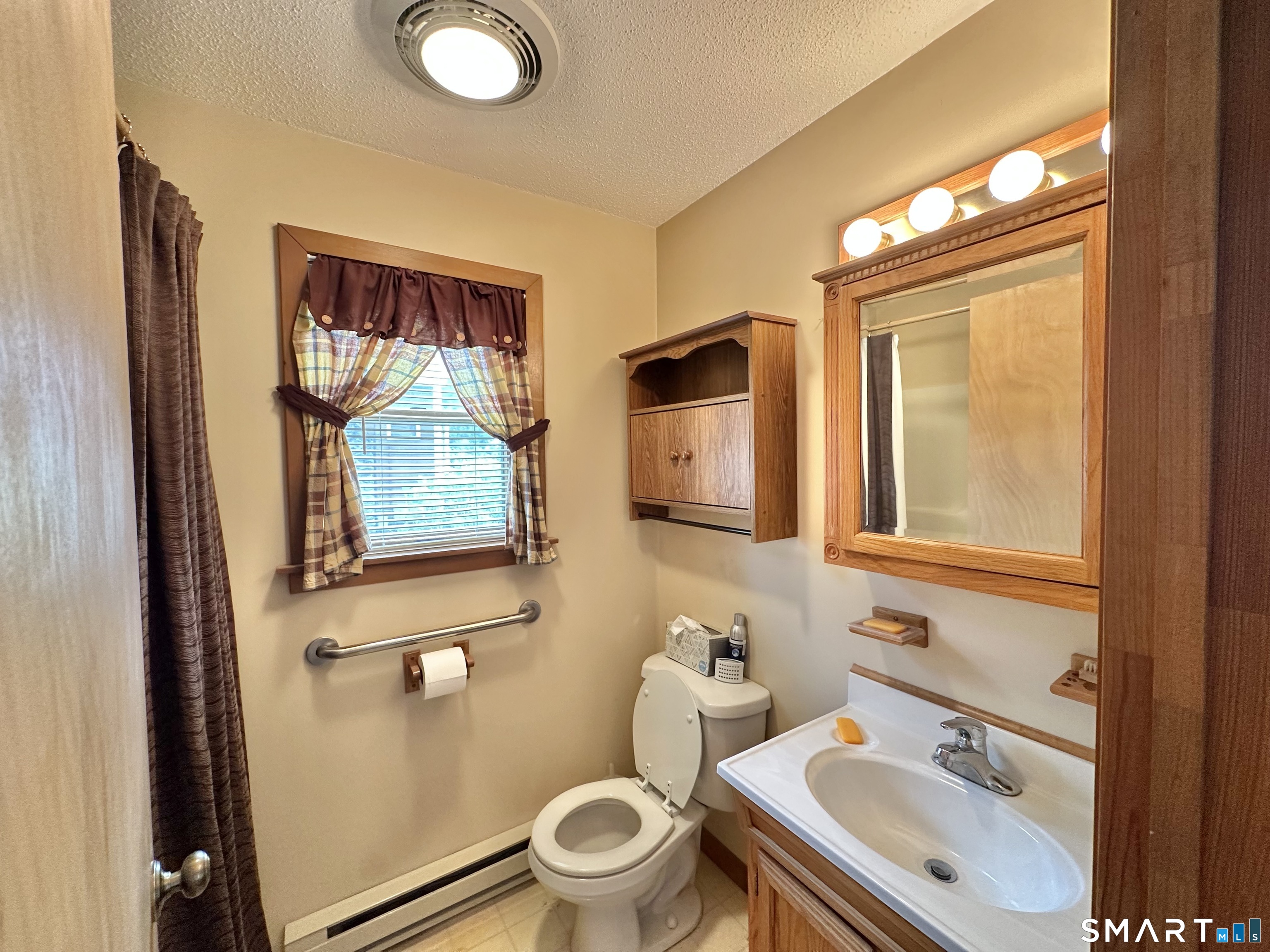 232 Lakeside Boulevard East Waterbury, CT 06708 - Photo 17 of 23