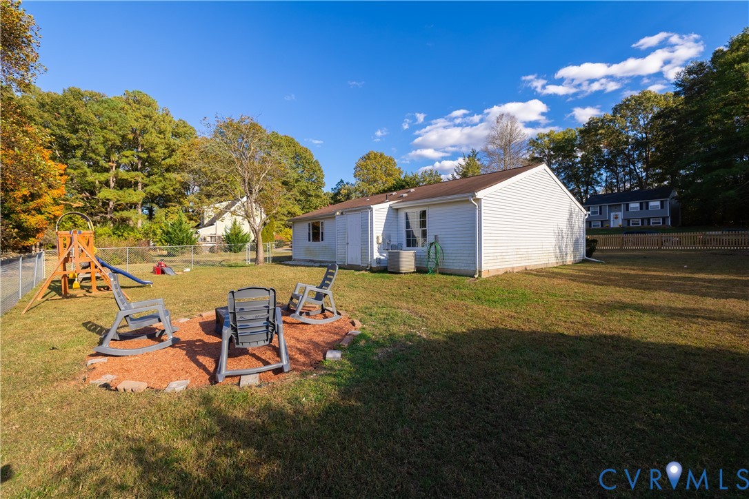 6310 Dahlia Road Mechanicsville, VA 23111 - Photo 26 of 38 a backyard of a house with table and chairs