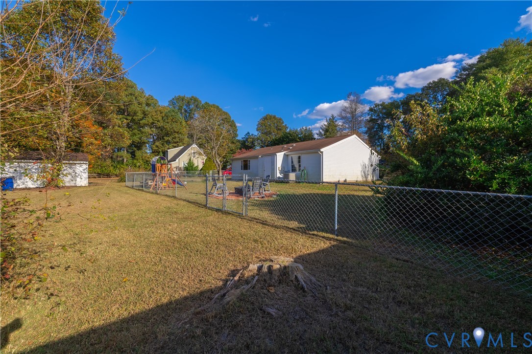 6310 Dahlia Road Mechanicsville, VA 23111 - Photo 29 of 38 a view of outdoor space and yard