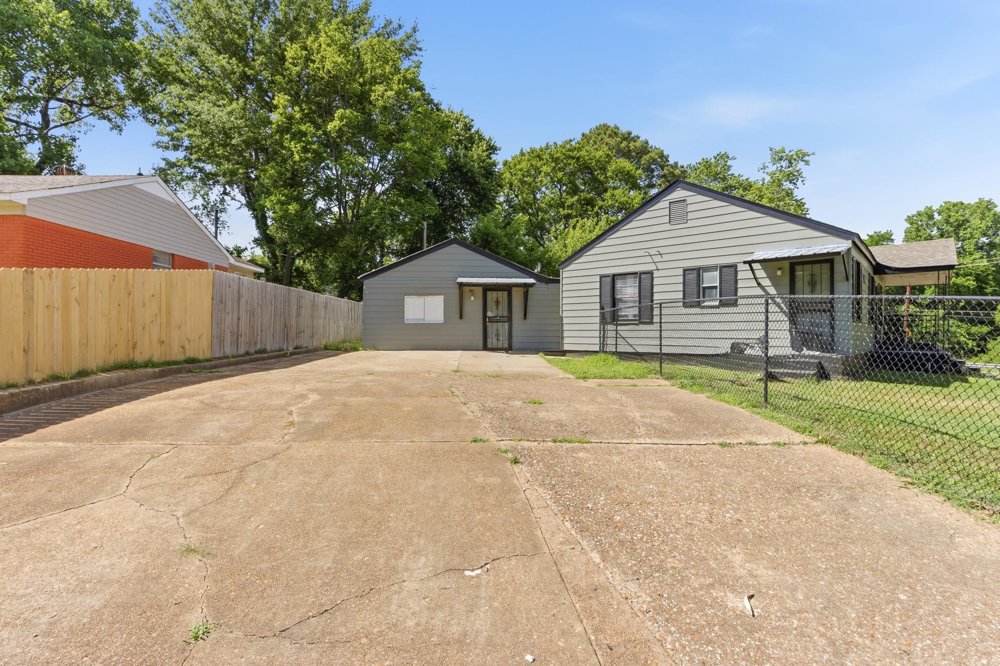 1811 Wells Station Road Memphis, TN 38108 - Photo 5 of 33 Both Home and Apt have their own Parking areas with extra Parking.