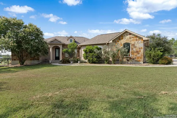 $620,000 | 438 County Road 367, Hondo, TX 78861