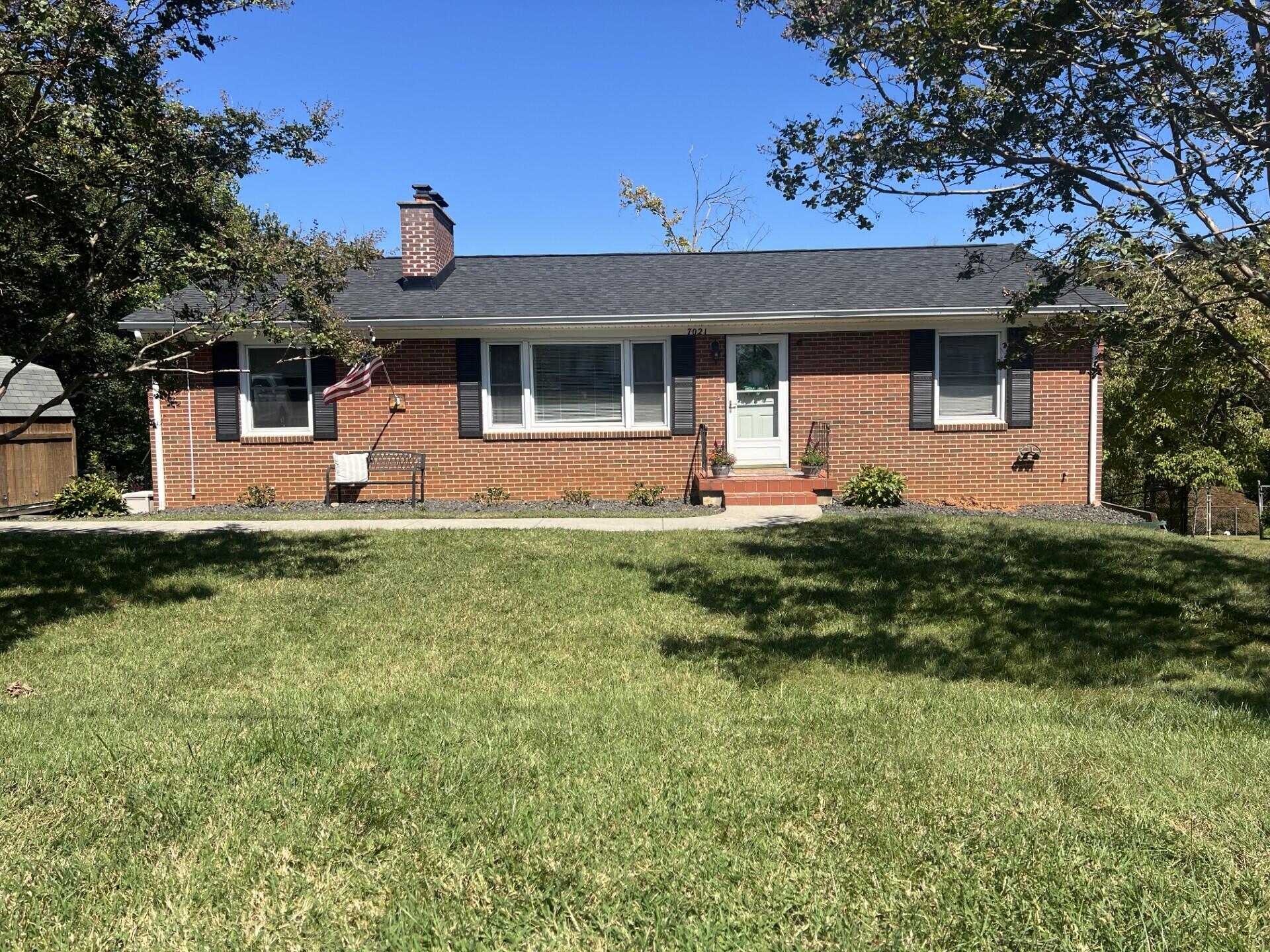 7021 Brookview Road Roanoke, VA 24019 - Photo 1 of 21 thumbnail_IMG_4313
