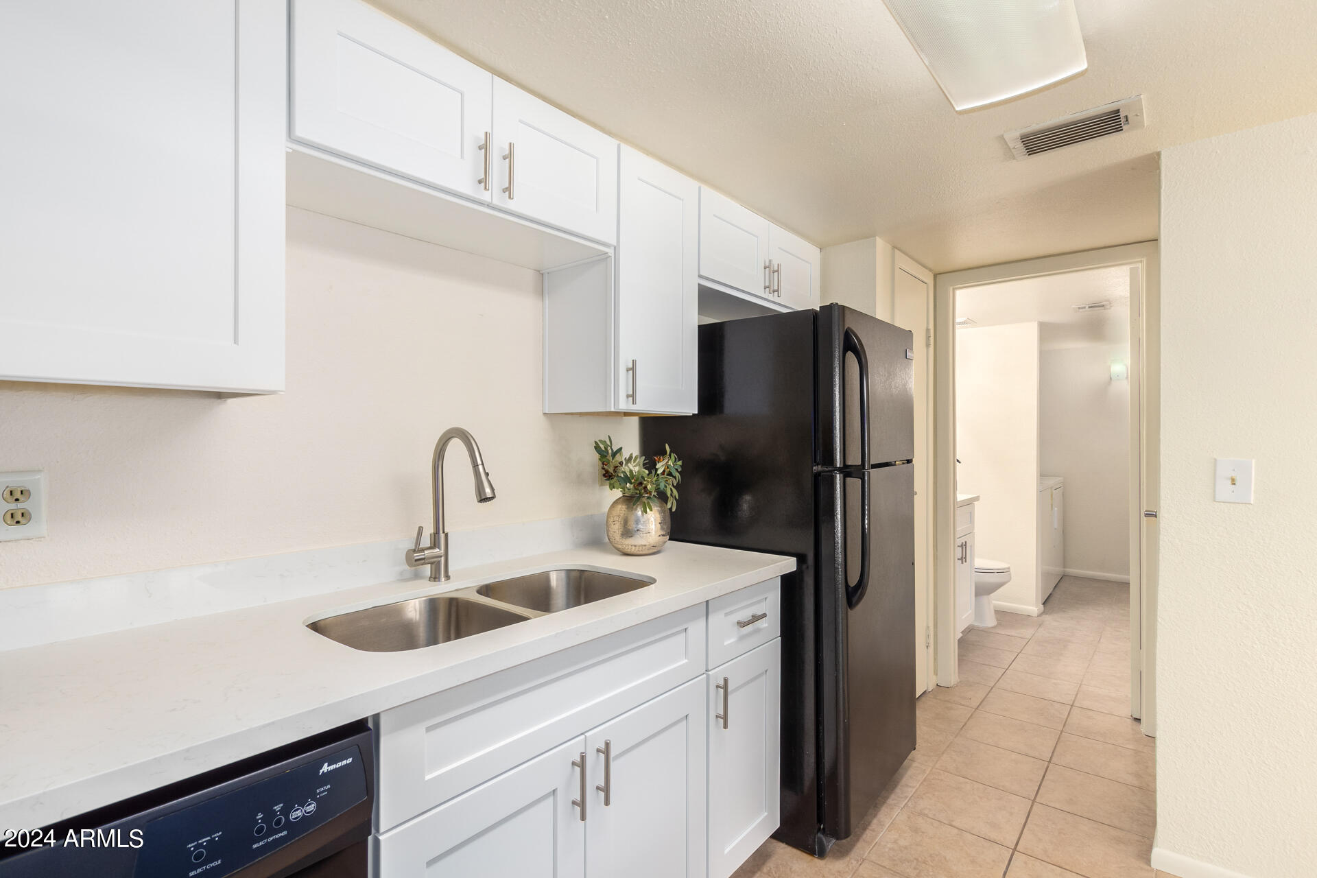 3511 East Baseline Road, Unit 1089 Phoenix, AZ 85042 - Photo 4 of 22 Quartz Countertops