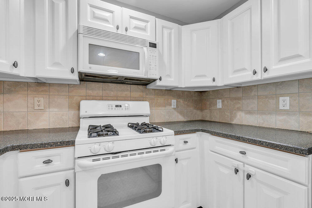 3 Kuczynski Drive, Unit 944 Parlin, NJ 08859 - Photo 10 of 33 016_dsc02214_53