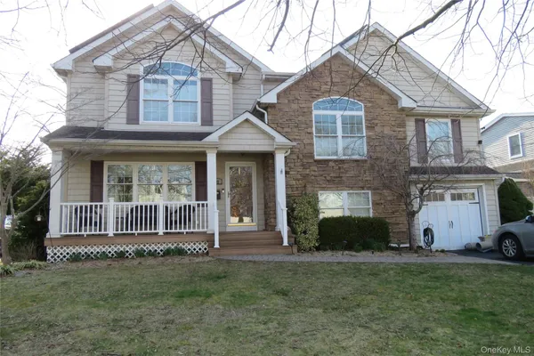 $995,000 | 182 Siegel Boulevard, Babylon, NY 11702