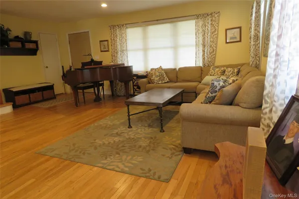$995,000 | 182 Siegel Boulevard, Babylon, NY 11702