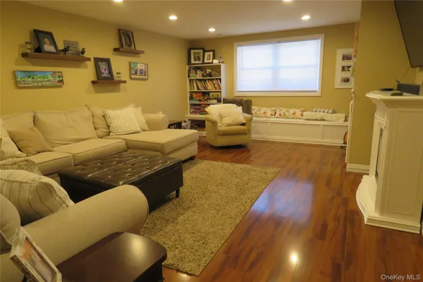 $995,000 | 182 Siegel Boulevard, Babylon, NY 11702