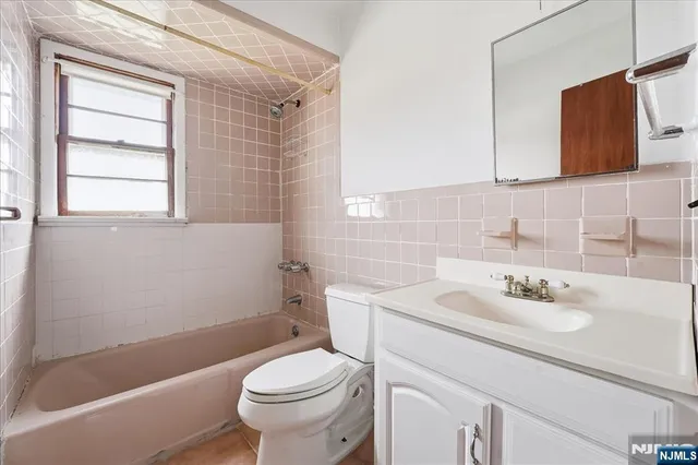 $849,000 | 203 Westervelt Place, Lodi, NJ 07644