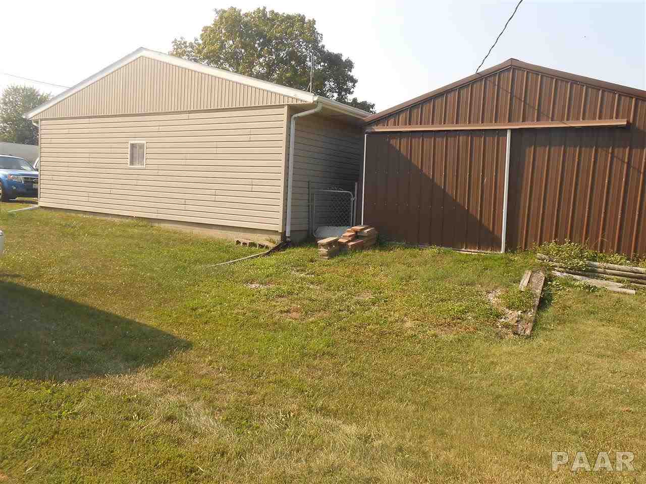 351 North Elmwood Road Farmington, IL 61531 - Photo 3 of 9 Gallery Image 3