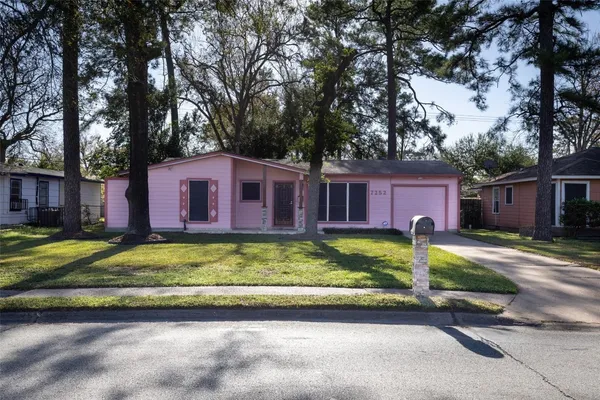 $1,450 | 7252 Parker Road, Houston, TX 77016