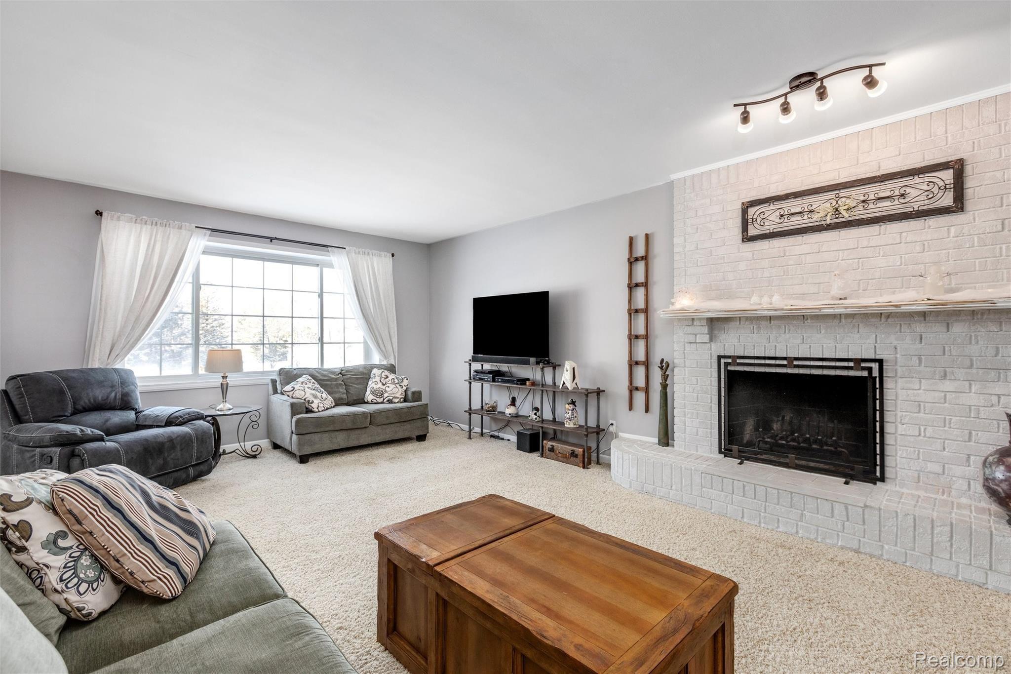 2837 Bullard Road Hartland, MI 48353 - Photo 6 of 19 10-2837 Bullard Rd, Hartland, MI, 483530004.jpg