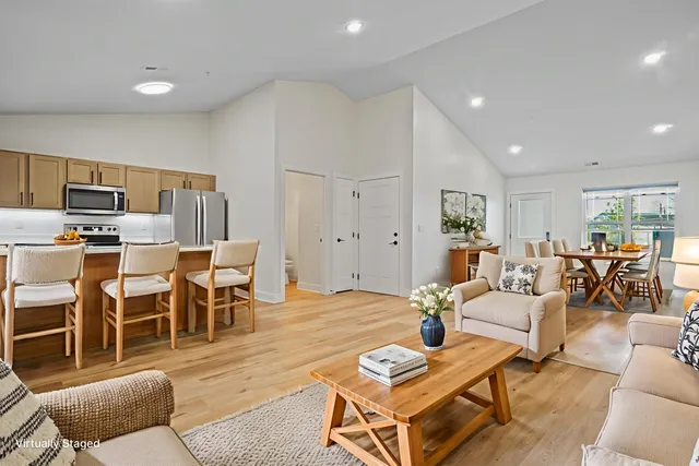 $2,200 | 117 Eiche Drive, Unit 2, Slinger, WI 53086