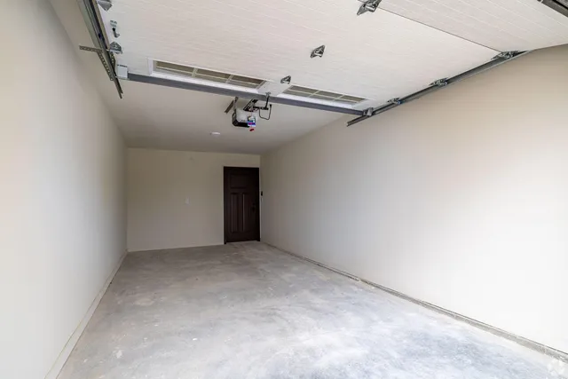 $2,200 | 117 Eiche Drive, Unit 2, Slinger, WI 53086